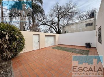 Casa · 120m² · 3 Ambientes · 1 Cochera · Casa de Dos Dorm. con Cochera en Alquiler Fisherton