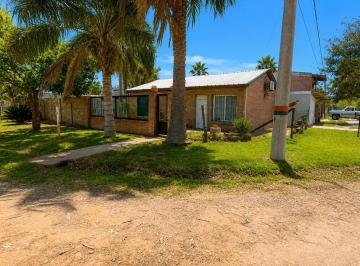Casa · 285m² · 3 Ambientes · 1 Cochera · Casa de 3 Dorm. Amplia Cochera y Pileta