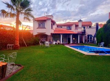 Casa de 4 ambientes, Villa Nueva · Casa en Barrio Privado Tierras Alcázar – Amplio Terreno y Excelente Potencial
