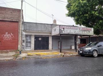 Local comercial de 4 ambientes, Lanús · Oportunidad. Local y Viviend. Consta de un Local y Dos P. H. Muy Bien Ubicada. Calle Comercial 8.66x39