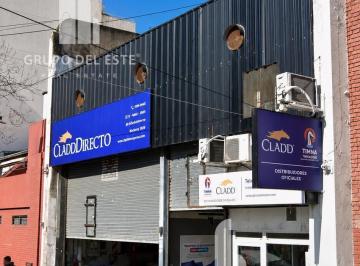 Local comercial · 700m² · 2 Cocheras · Local en Flores