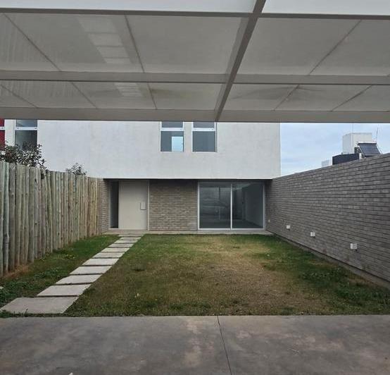 Casa · 120m² · 3 Ambientes · 2 Cocheras