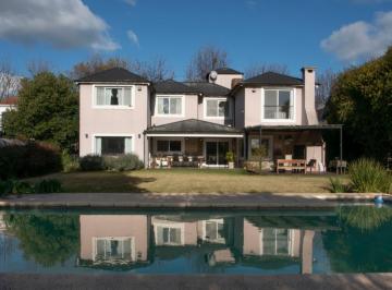 Casa · 329m² · 6 Ambientes · 3 Cocheras · Casa en Estancias del Pilar