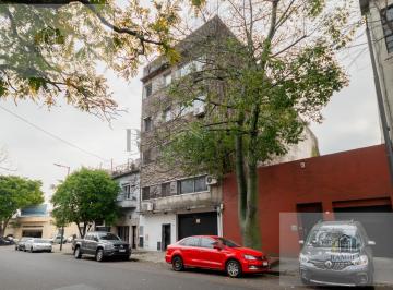 Depósito · 1800m² · 2 Cocheras · Edificio/fabrica de 4 Pisos con Oficinas Deposito Montacarga Excelente Ubicación