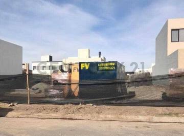 Casa · 143m² · 4 Ambientes · 2 Cocheras · Venta Casa 3 Dorm en Pozo Docta Central