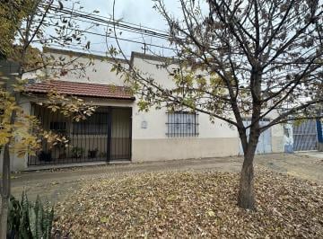 Casa · 163m² · 5 Ambientes · 1 Cochera · Casa Ideal Para Refaccionar a m de La Costanera