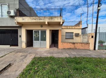 Casa · 137m² · 4 Ambientes · 1 Cochera · Venta Casa 2 Dorm Cochera Patio en Guadalupe Oeste