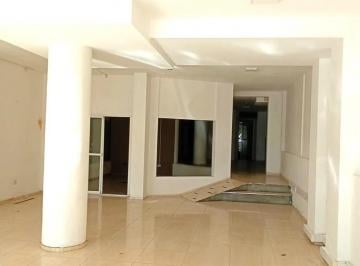 Local comercial · 165m² · 1 Ambiente · Local en Alberdi Al 2400