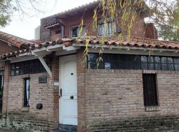 Casa de 7 ambientes, San Isidro · Interesante Chalet de Dos Plantas I Living Comedor con Chimenea I Cocina con Comedor Diario I 4 Dorm