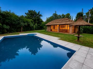 Casa de 5 ambientes, Tanti · Vendo Hermosa Casa con Pileta y Quincho en Tanti