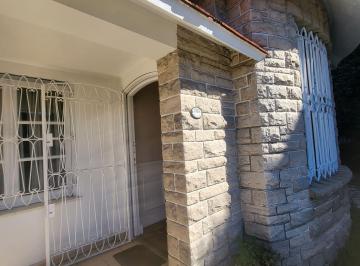 Casa · 250m² · 7 Ambientes · 2 Cocheras · Chalet de 7 Ambientes en Alquiler en Temperley