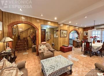 Casa · 234m² · 4 Ambientes · 2 Cocheras · Casa 4 Ambientes con Escritorio, Toilette, Cochera, Quincho, Parrilla en Moron