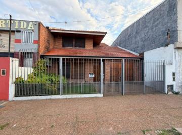 Casa · 156m² · 4 Ambientes · 1 Cochera · Casa 4 Amb/cochera/quincho/opcion 2° Prop de 2 Amb