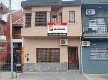 Casa de 4 ambientes, Lanús · Casa 4 Ambientes en Dos Plantas en El Centro de Valentin Alsina!