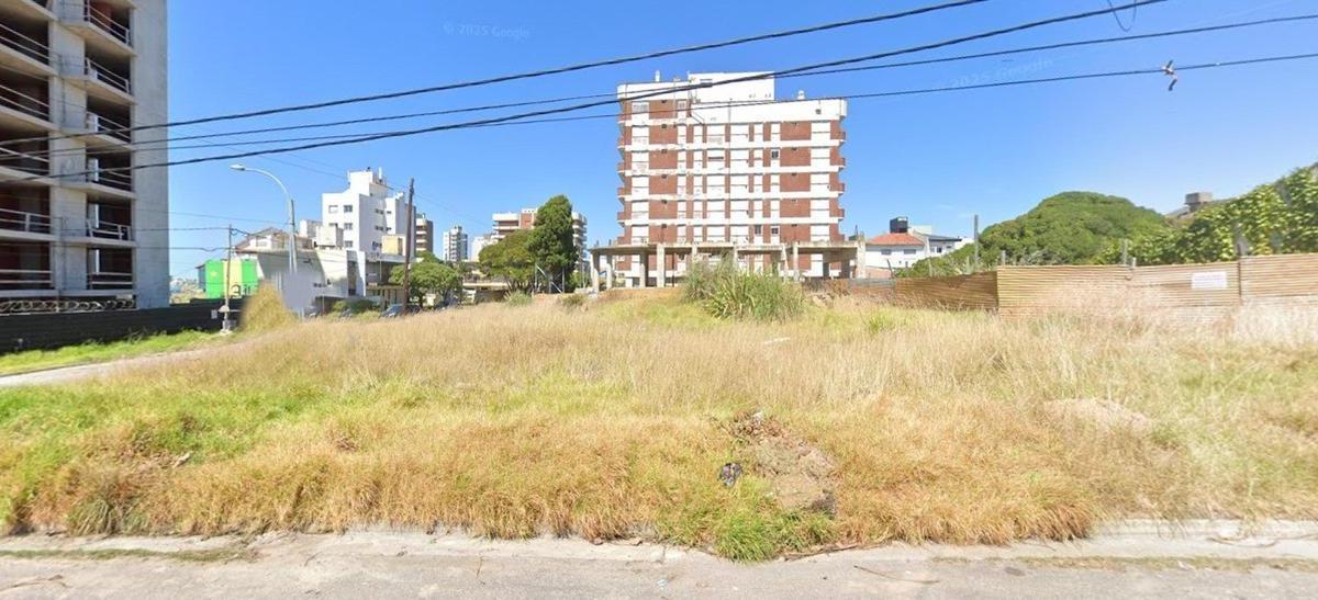 Terreno en venta 741m² en Punta Mogotes, orientación norte