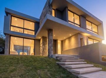 Casa · 394m² · 6 Ambientes · 2 Cocheras · Casa en Estancia El Terrón – 3 Dorm., Cava y Subsuelo – Entrega 2026