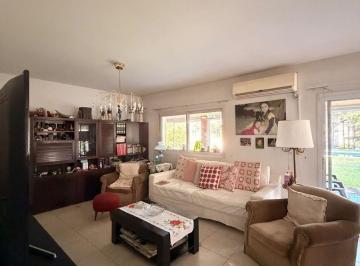 Casa · 250m² · 4 Ambientes · 1 Cochera · Casa en La Alameda