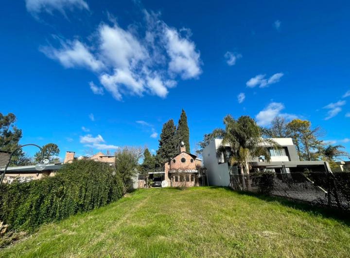 Casa · 85m² · 2 Ambientes · 2 Cocheras