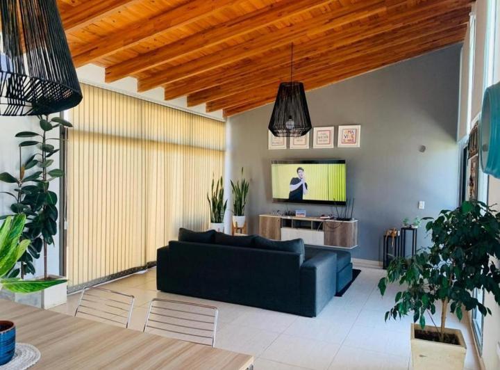 Casa · 157m² · 5 Ambientes · 2 Cocheras