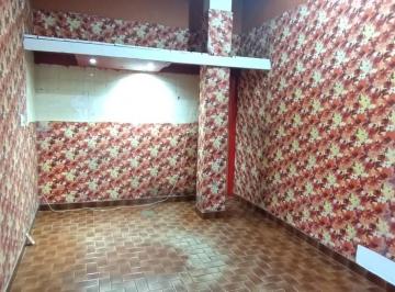 Local comercial · 20m² · Local Comercial Excelente Ubicacion C/ Patio y Baño - 25 m²