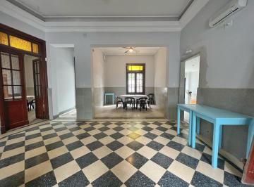 Casa · 250m² · 4 Dormitorios · 1 Cochera · Casa - Zona Sur