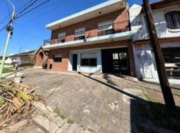 Casa · 160m² · 4 Ambientes · Casa en Venta en Campana a m de Av Mitre