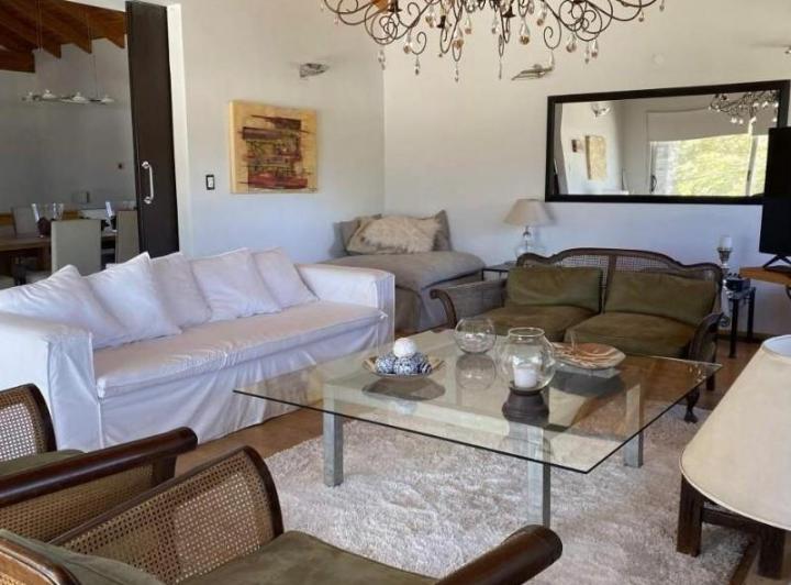 Casa · 380m² · 12 Ambientes · 2 Cocheras