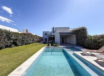 Casa · 344m² · 6 Ambientes · 2 Cocheras · Casa en Bela Vista Río Ceballos – 4 Dorm, Pileta y Quincho Cerrado