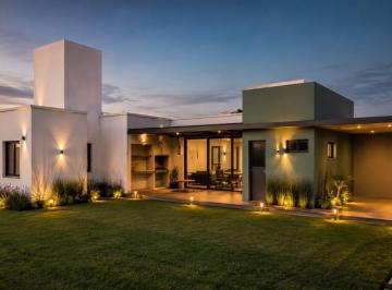 Casa · 220m² · 5 Ambientes · 1 Cochera · Casa a Estrenar en Bella Vista – 3 Dorm., Suite y Escritura Inmediata