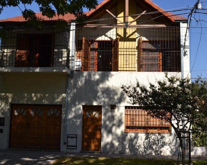 Casa · 183m² · 4 Ambientes · 2 Cocheras