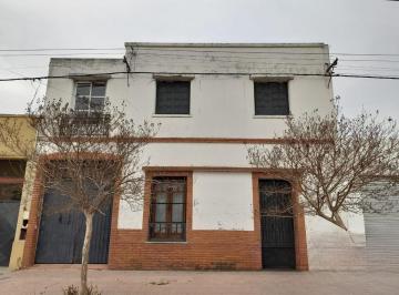 Casa · 250m² · 4 Ambientes · 1 Cochera · Casa en Venta Rufino Centro a Reciclar. Ideal Inversor
