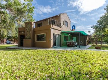 Casa · 311m² · 4 Ambientes · 1 Cochera · En Venta Casa 3 Dorm.. Terreno 1187 m². Quincho, Piscina. Garita 15 Bis. Funes.