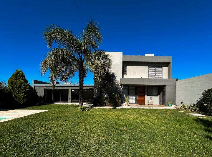 Casa · 260m² · 5 Ambientes