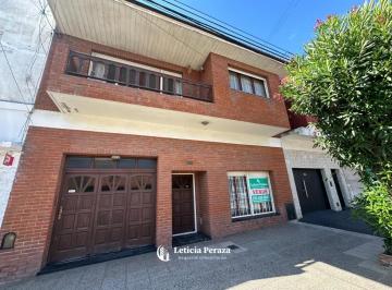 Casa · 230m² · 5 Ambientes · Chalet 5 Ambientes en Venta - Apto Credito
