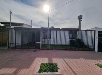 Casa · 150m² · 6 Ambientes · 1 Cochera · Venta Casa 4 Dormit. - Jardín - Cochera en Godoy Cruz