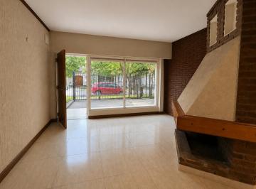 Casa · 227m² · 4 Ambientes · 2 Cocheras · Casa en Venta 4amb Castelar Norte