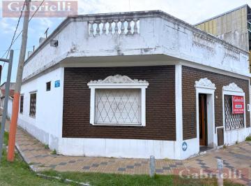 Casa · 80m² · 4 Ambientes · 1 Cochera · Casa en Venta