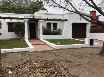 Casa de 6 ambientes, Córdoba · Arguello 3 Dorm.