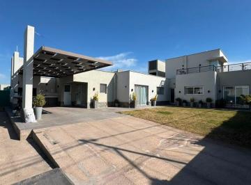 Casa de 5 ambientes, Maipú · Rt Bienes Raíces Alquila Inmaculada Propiedad Amoblada