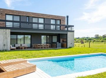 Casa · 230m² · 5 Ambientes · 1 Cochera · Casa en Venta en Amarras, Puertos, Escobar