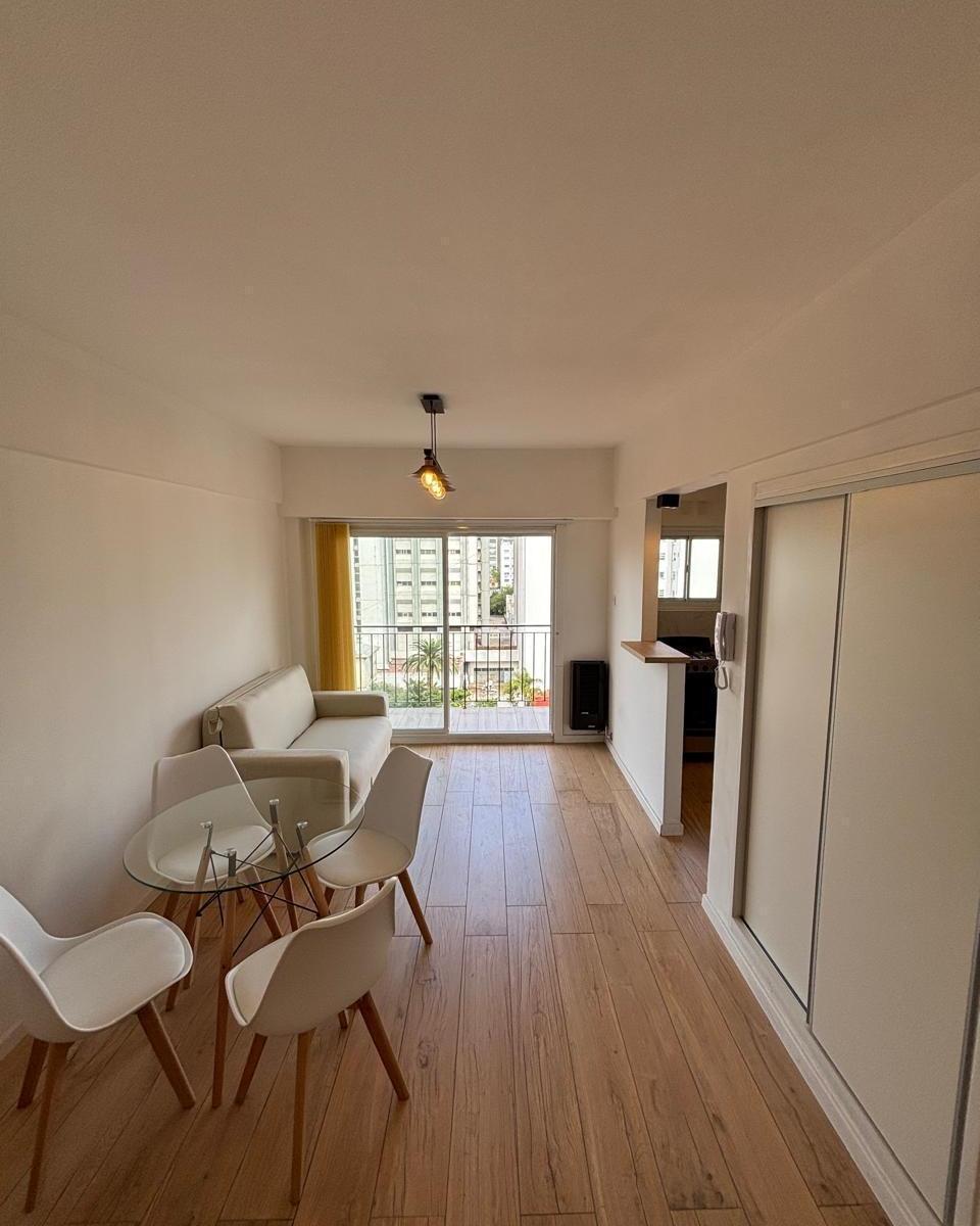 Depto 1 amb, 30m² con balcón y vista — Centro