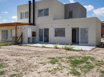 Casa · 86m² · 3 Ambientes · 2 Cocheras · Casa en Venta en Casas de Santa Ana, Villanueva, Tigre, Plan Adjudicado