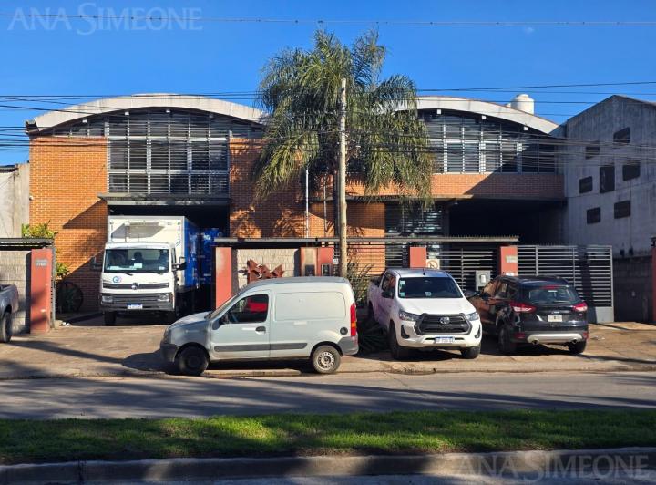 Bodega-Galpón · 983m² · 3 Cocheras