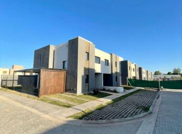 Casa de 8 ambientes, Córdoba · Casa 3 Dor Barrio Cerrado. Mudate Ya con El 50% y Saldo en 18 Cuotas!
