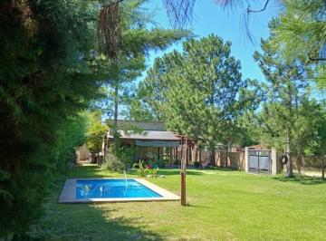 Casa · 156m² · 4 Ambientes · 1 Cochera · Venta Casa 2 Dorm con Pileta en Arroyo Leyes