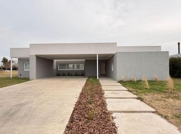Casa · 233m² · 4 Ambientes · 2 Cocheras · Moderna Casa 4 Ambientes en La Concepción, Luján| Acepta Permuta