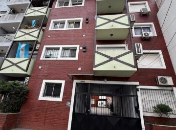Departamento · 55m² · 3 Ambientes · 1 Cochera · Departamento de 3 Amb C/cochera Descubierta Sobre Av Mitre