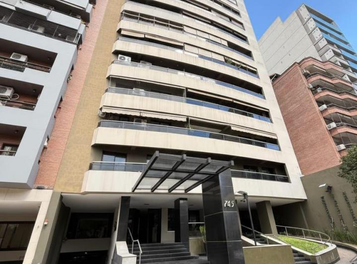 Departamento · 190m² · 7 Ambientes · 1 Cochera