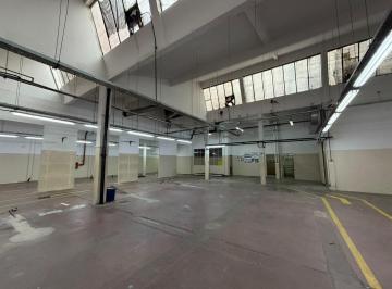 Bodega-Galpón · 1828m² · 2 Cocheras · Galpón en Alquiler en Vicente López