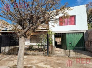Casa · 250m² · 4 Ambientes · 1 Cochera · Casa con Departamento